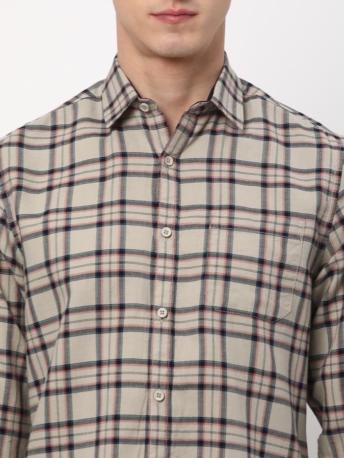 Men Checked Regular Fit Shirt with Patch Pocket image number 3