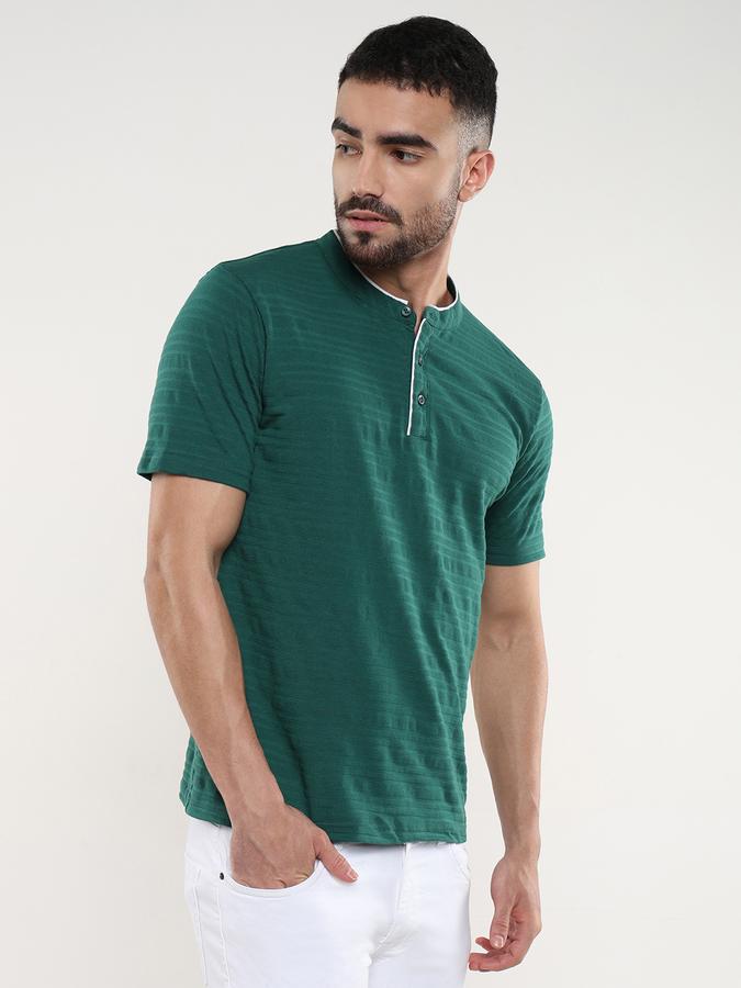 Men Textured Regular Fit T-shirt image number 2