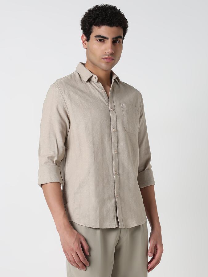 Men Solid Casual Shirt image number 3