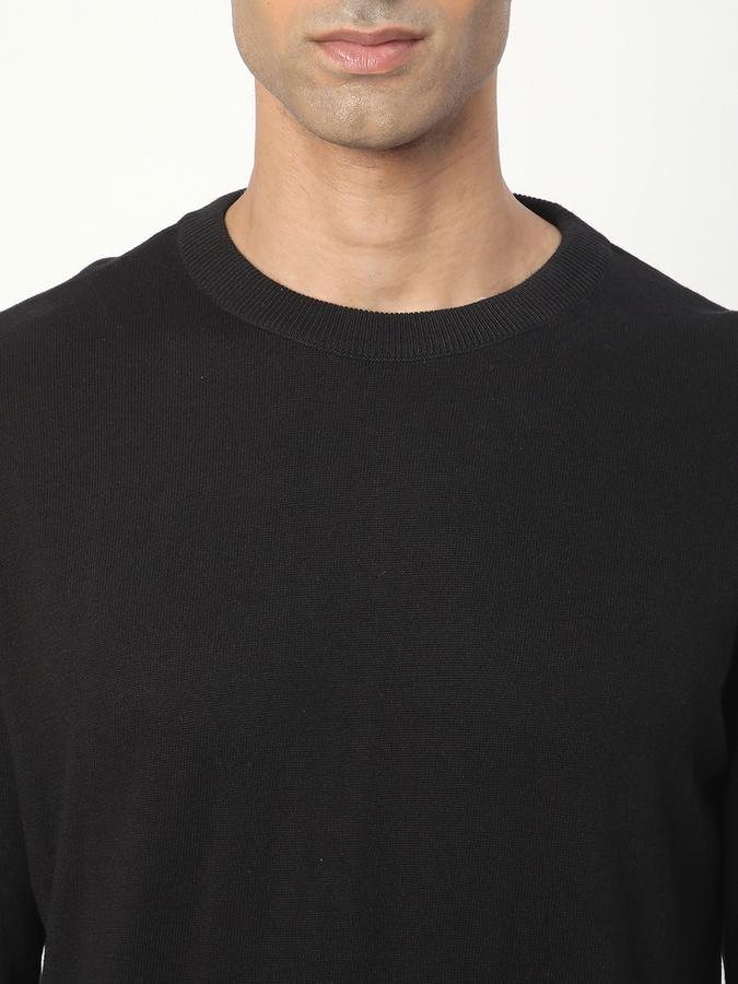 Solid Round Neck Casual Men Sweater image number 3