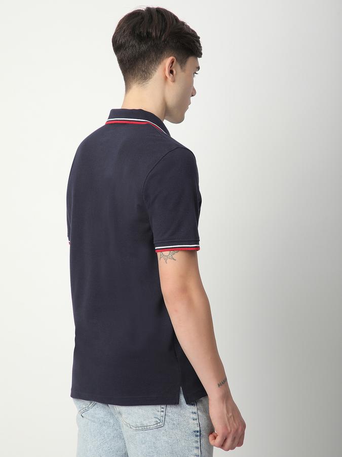 Solid Men Peter Pan Collar T-Shirt image number 2
