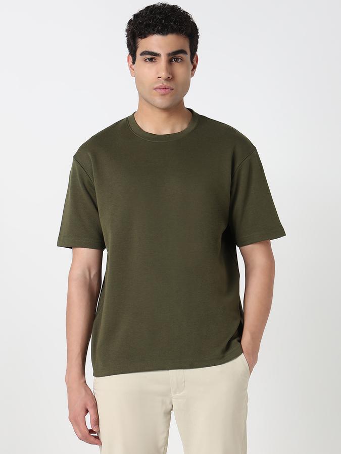 Solid Men Round Neck T-Shirt image number 1