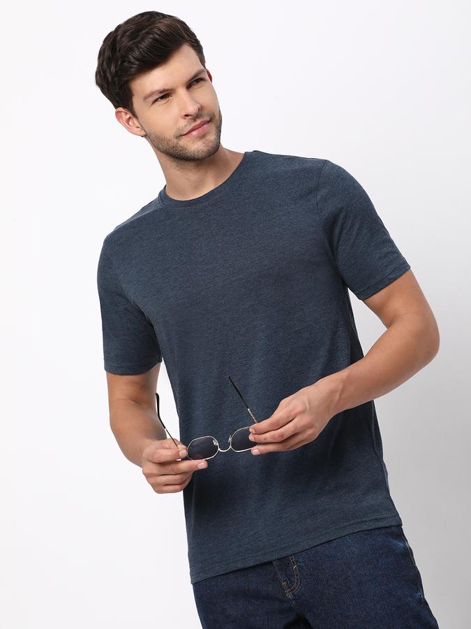 Men Regular Fit Round-Neck T-Shirt with Short Sleeves image number 0