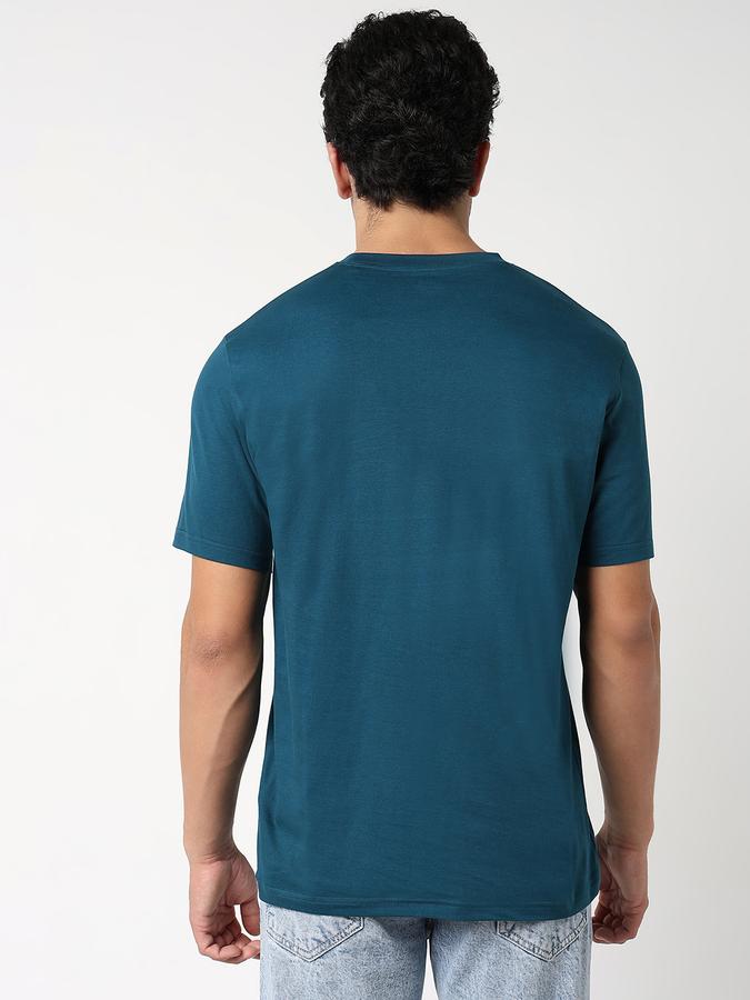 Solid Men Round Neck T-Shirt image number 3