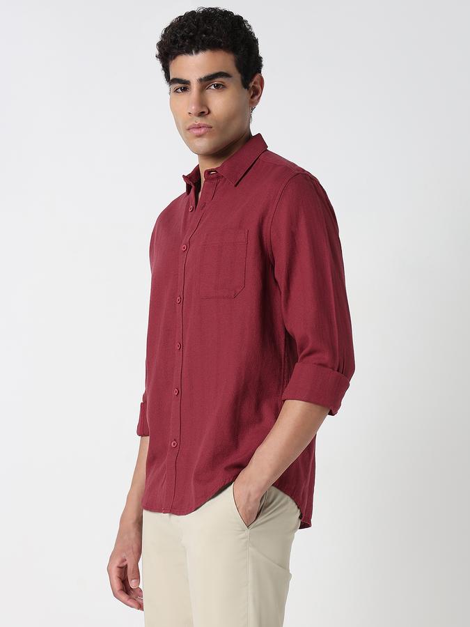 Men Solid Casual Red Shirt image number 3