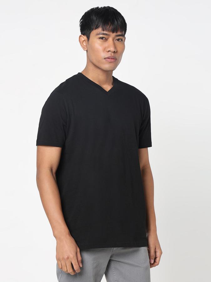 Solid Men Round Neck T-Shirt image number 3