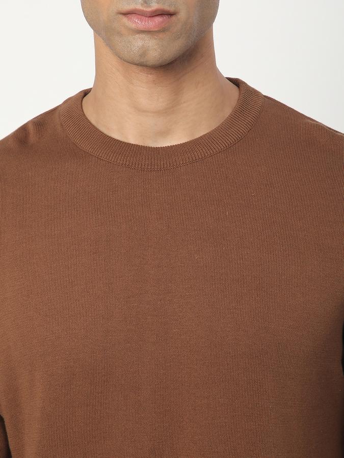Solid Round Neck Casual Men Sweater image number 3