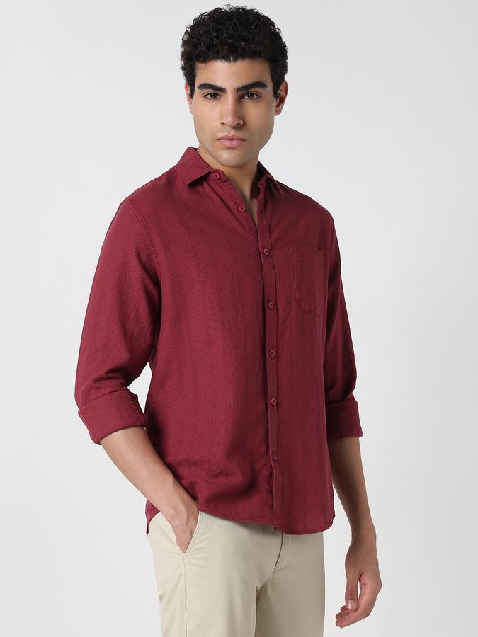 Men Solid Casual Red Shirt image number 2
