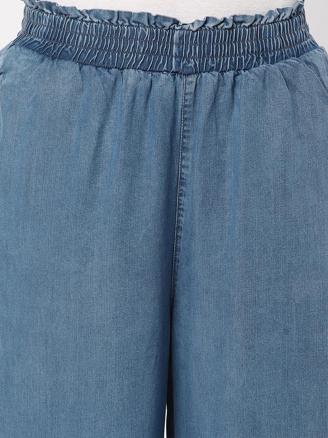 Women Mid-Rise Relaxed Jeans image number 3