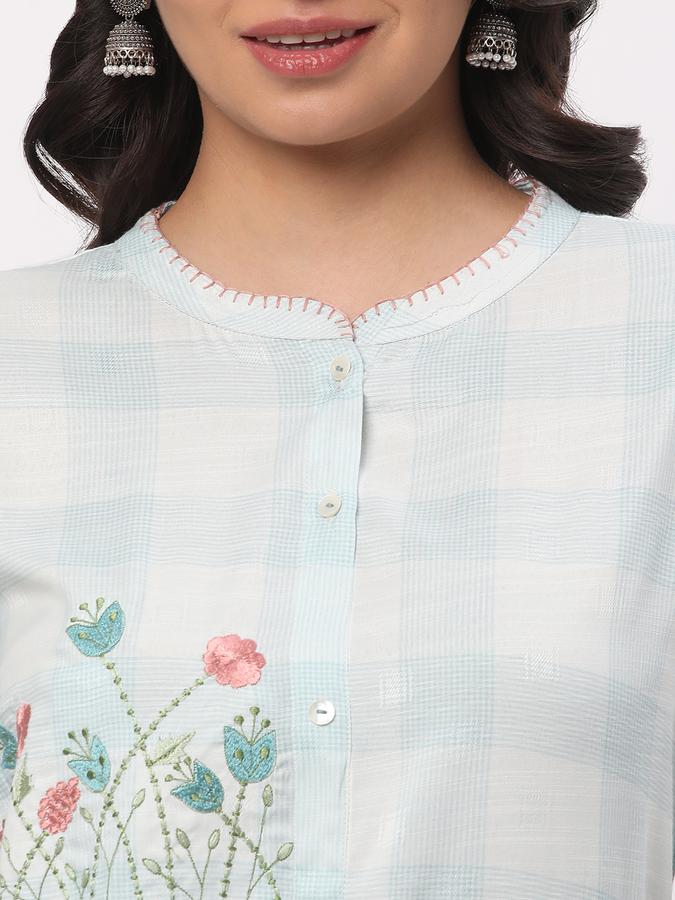 Women Polyester Blend Regular Fit Mandarin Collar Embroidered Kurta