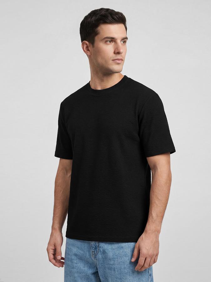 R&B Black Solid Men Round Neck Regular Fit Short Sleeves T-Shirt 