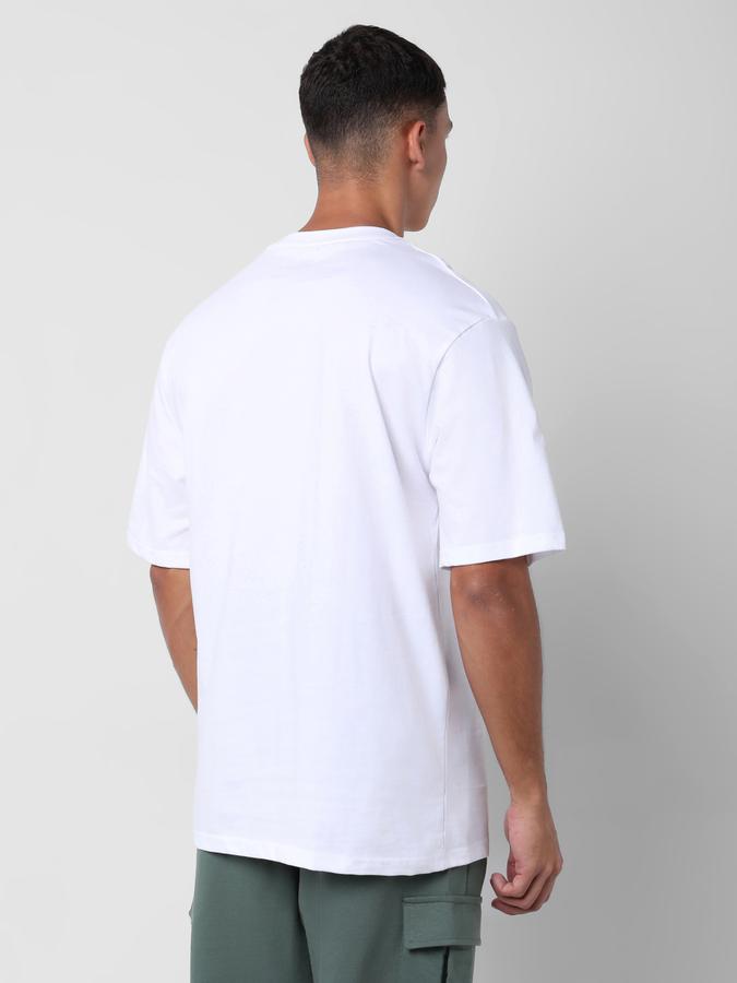 Men Graphic Print Loose Fit Round-Neck T-Shirt image number 3
