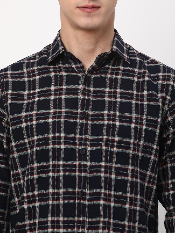 Men Checked Regular Fit Shirt with Patch Pocket image number 3