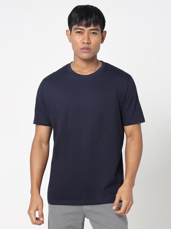 Solid Men Round Neck T-Shirt image number 1