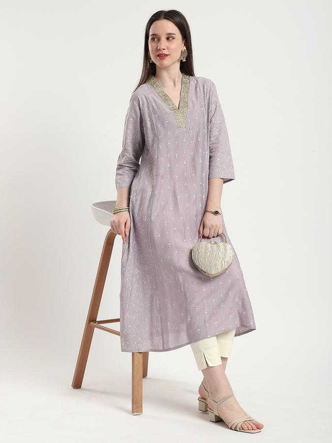 Women Polyester Regular Fit V Neck Embroidered Kurta