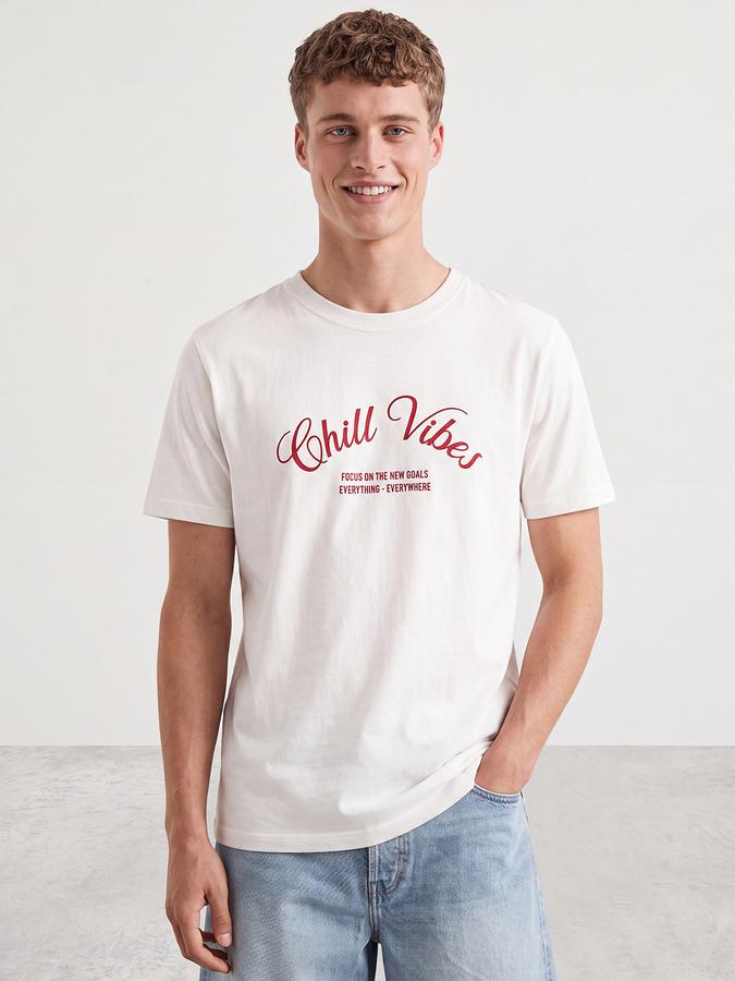 R&B Men White Typographic Print Short Sleeves Pure Cotton Tshirt