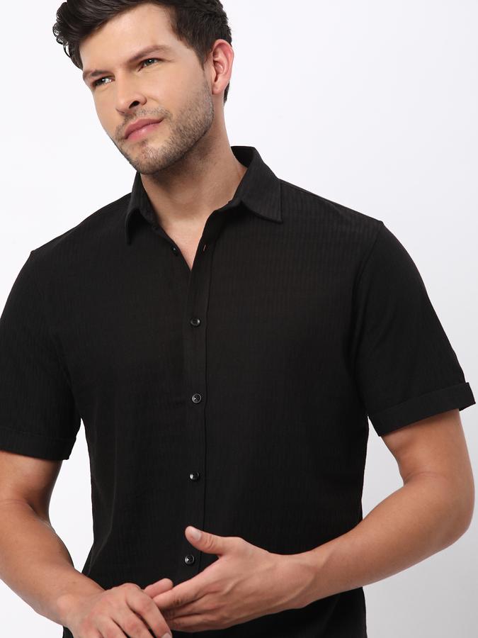 Men Regular Fit Shirt with Spread Collar image number 0