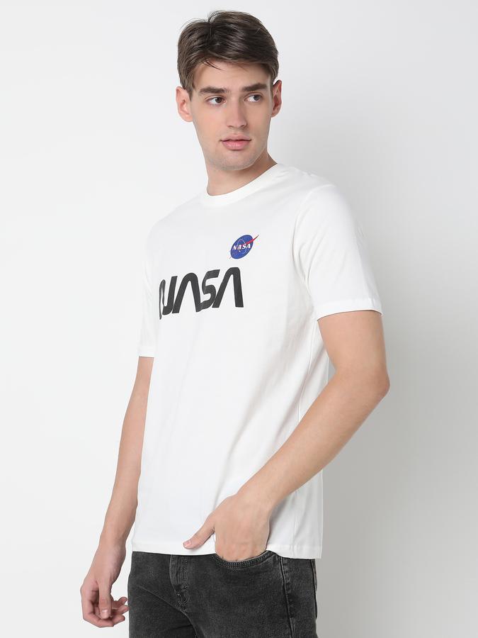 Men Typographic Print Regular Fit Crew-Neck T-Shirt image number 2