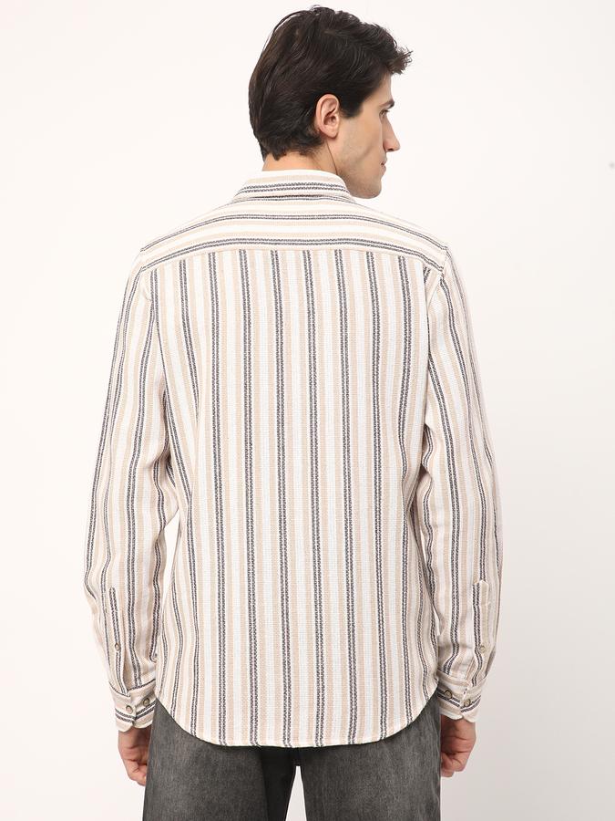 Men Regular Fit Cutaway Collar Shirt image number 2