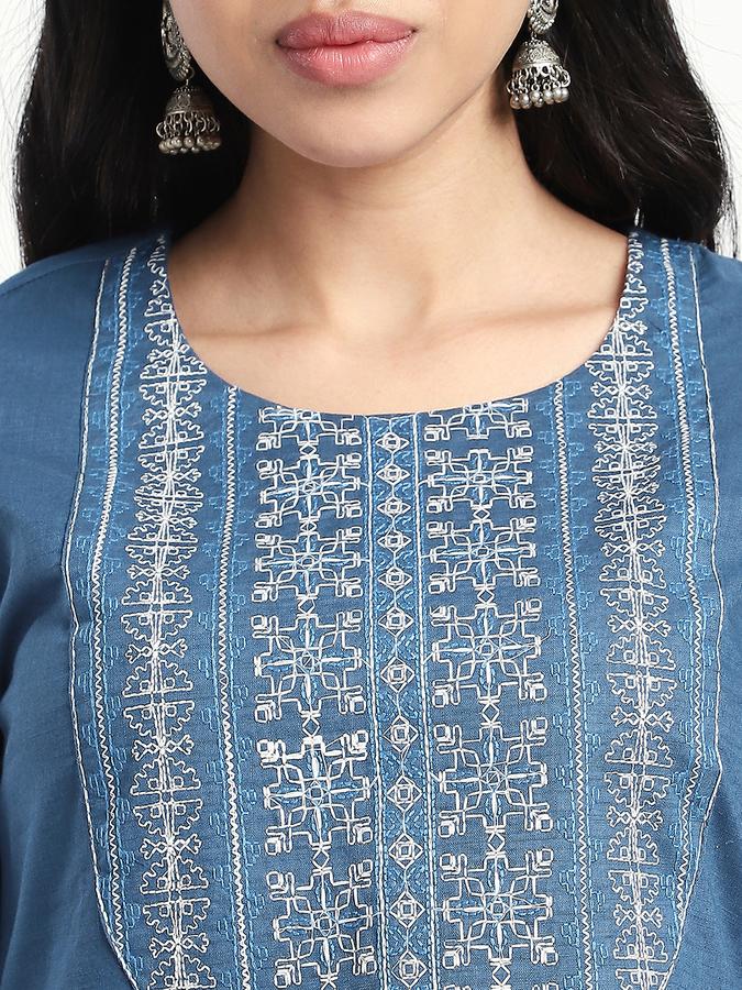 Women Cotton Regular Fit Round Neck Embroidered Kurta