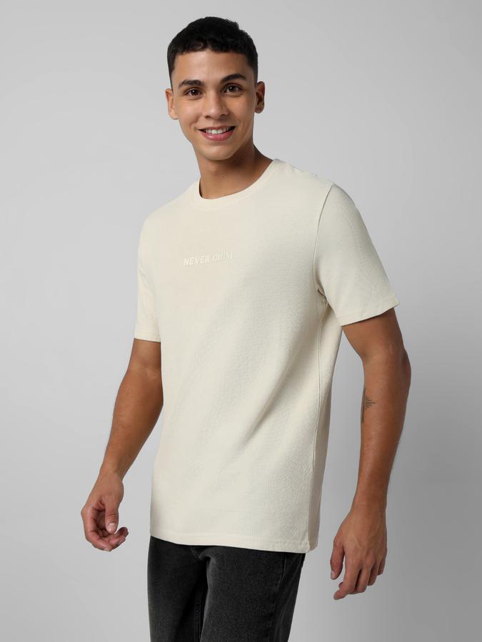 Men Typographic Print Regular Fit Round-Neck T-Shirt image number 1