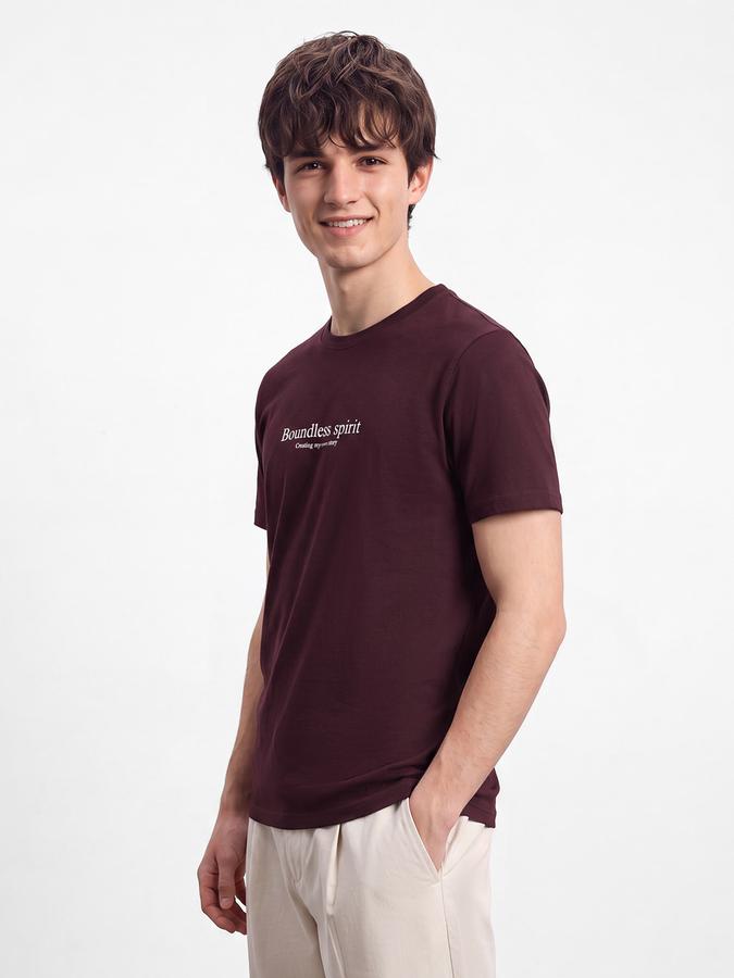R&B Men Plum Burgundy Typographic Print Short Sleeves Pure Cotton Tshirt