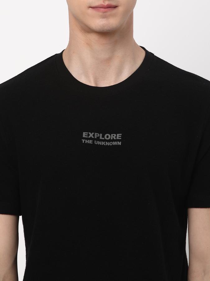 Men Regular Fit Round-Neck T-Shirt image number 3