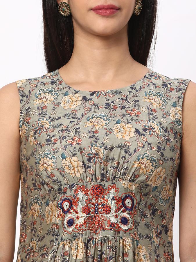 Women Viscose Blend Regular Fit Round Neck Embroidered Kurta