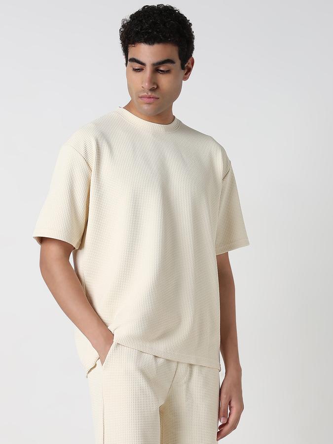 Solid Men Round Neck T-Shirt image number 3