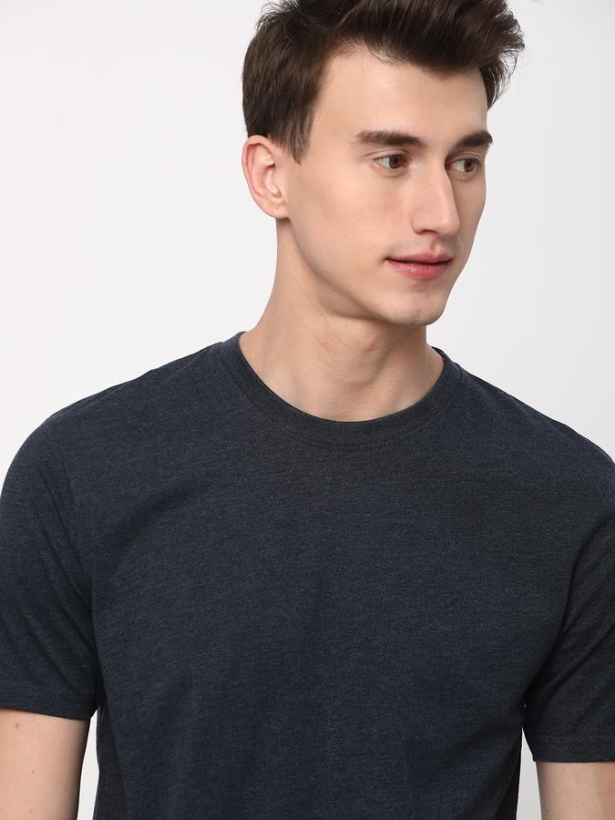 Men Regular Fit Round-Neck T-Shirt image number 0