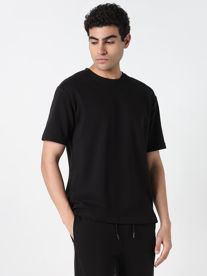 Solid Men Round Neck T-Shirt image number 2