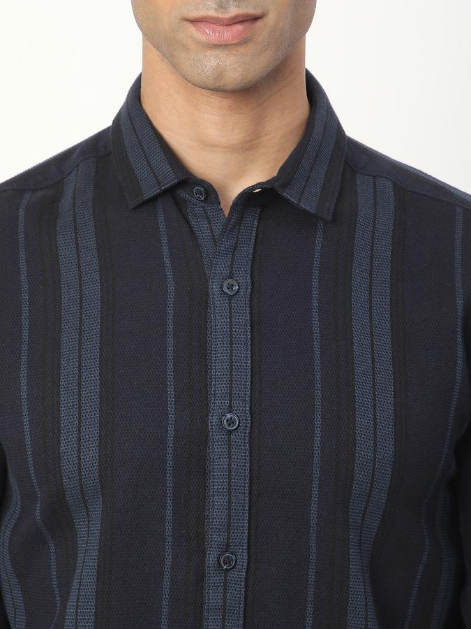 Men Striped Casual Shirt image number 3