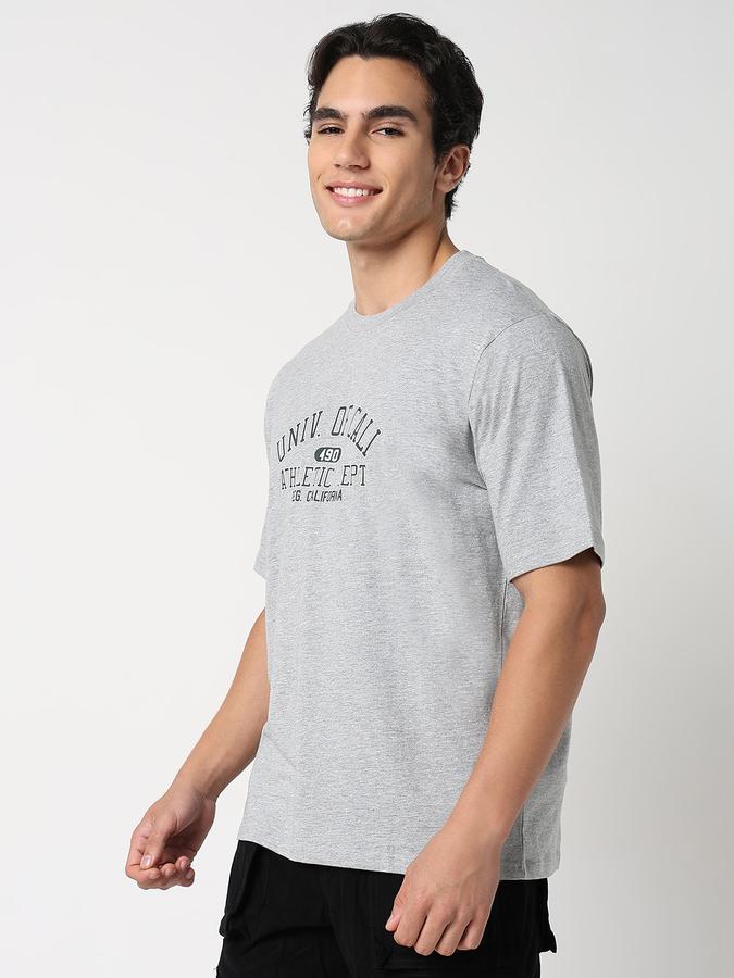 Solid Men Round Neck T-Shirt image number 2