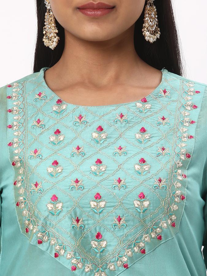 Women Embroidered Straight Kurta image number 3