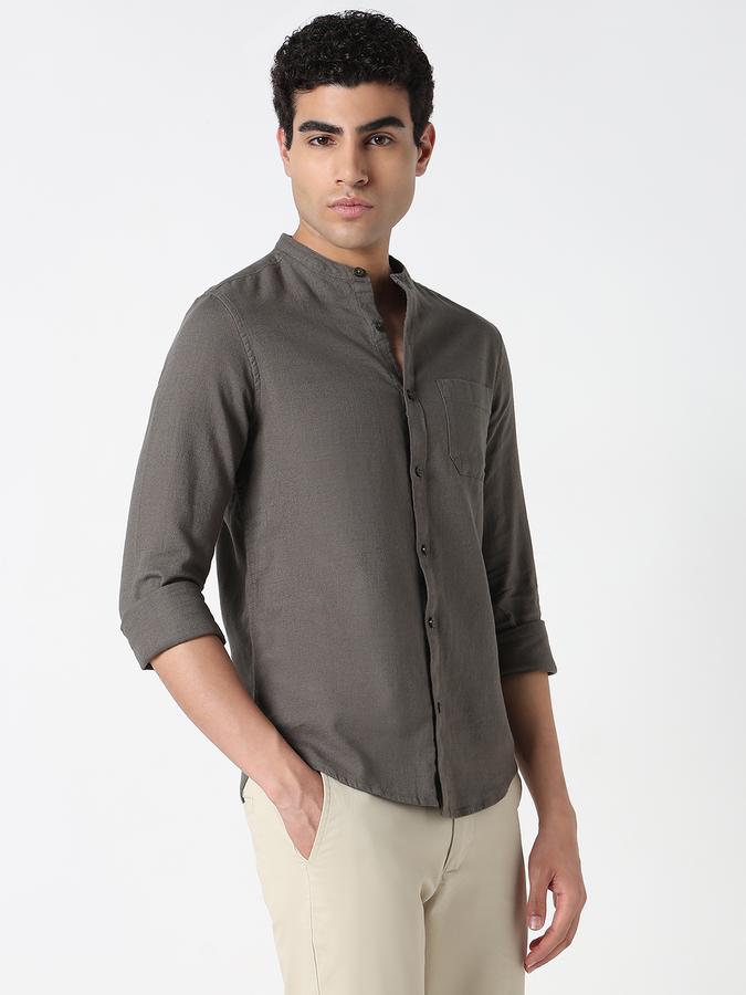 Men Solid Casual Shirt image number 2