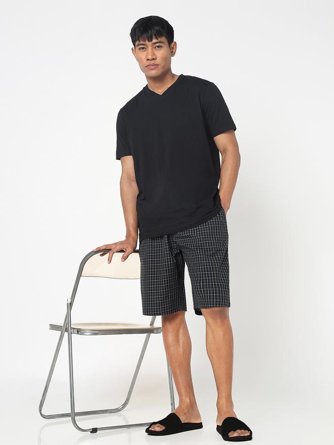 Checkered Men Regular Shorts image number 0