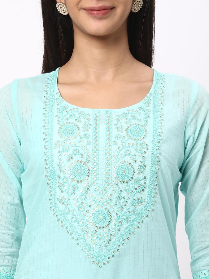 Women Cotton Blend Regular Fit Scoop Neck Embroidered Kurta
