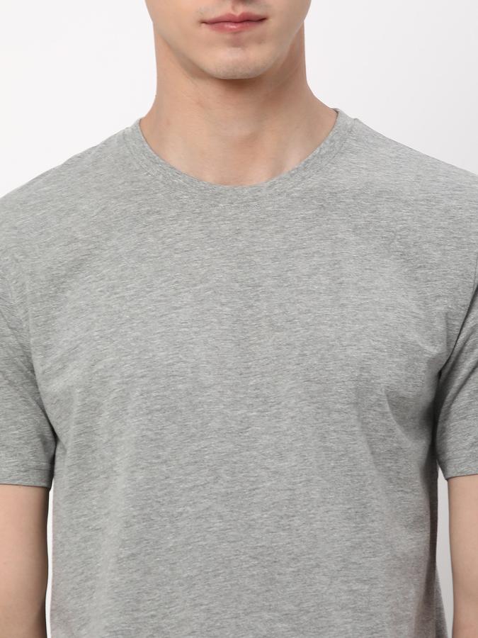 Men Regular Fit Round-Neck T-Shirt image number 3