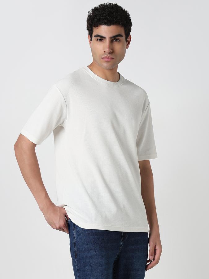 Solid Men Round Neck T-Shirt image number 2
