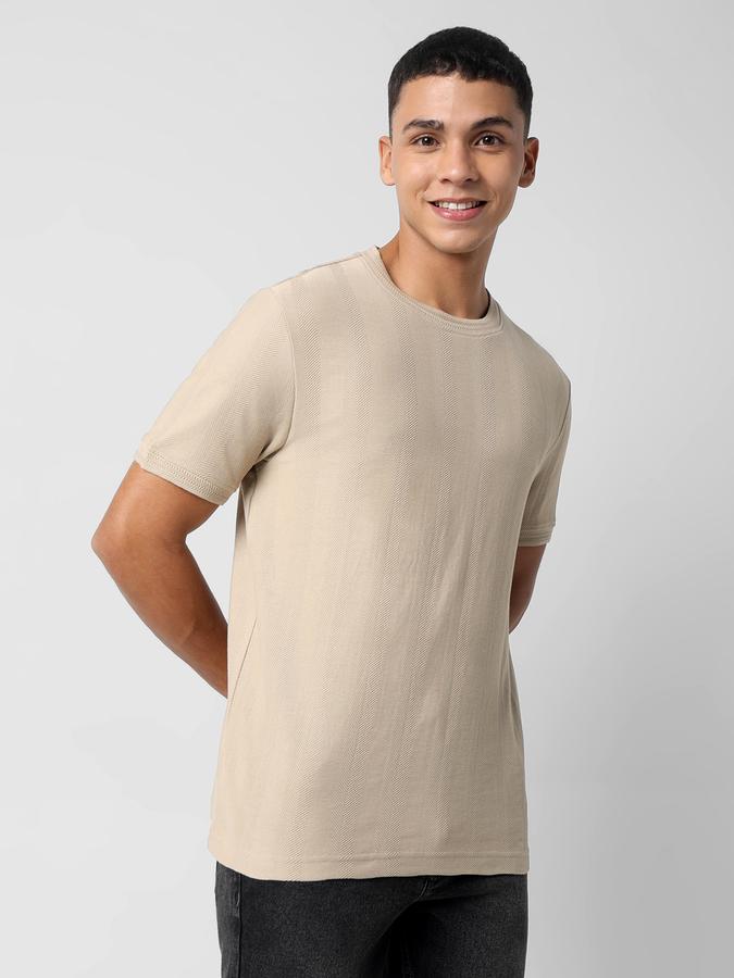 Men Regular Fit Round-Neck T-Shirt with Short Sleeves image number 2