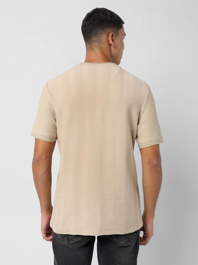 Men Regular Fit Round-Neck T-Shirt with Short Sleeves image number 3