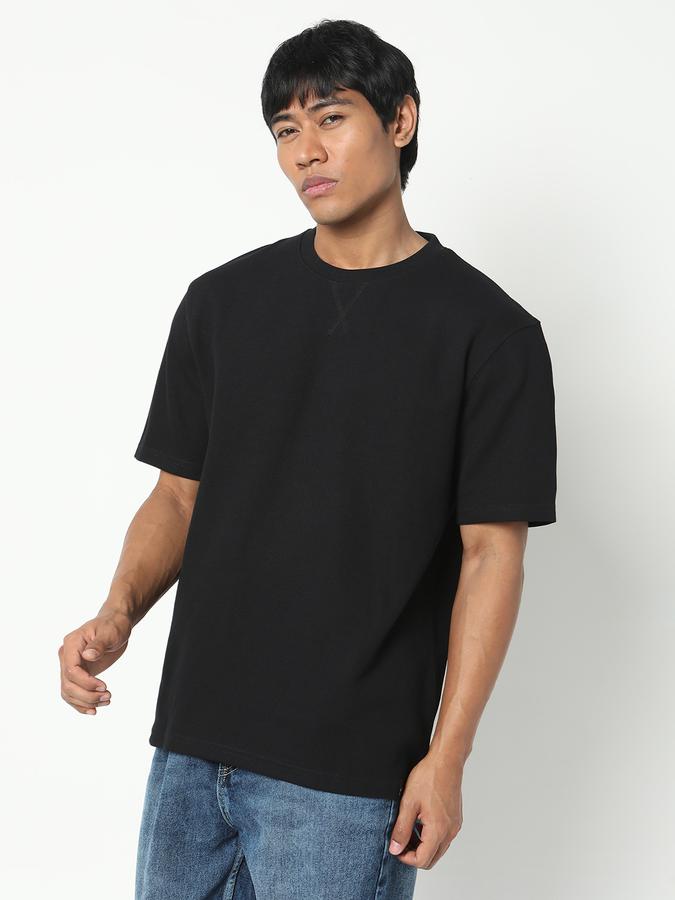 Men Regular Fit Round-Neck T-Shirt image number 1