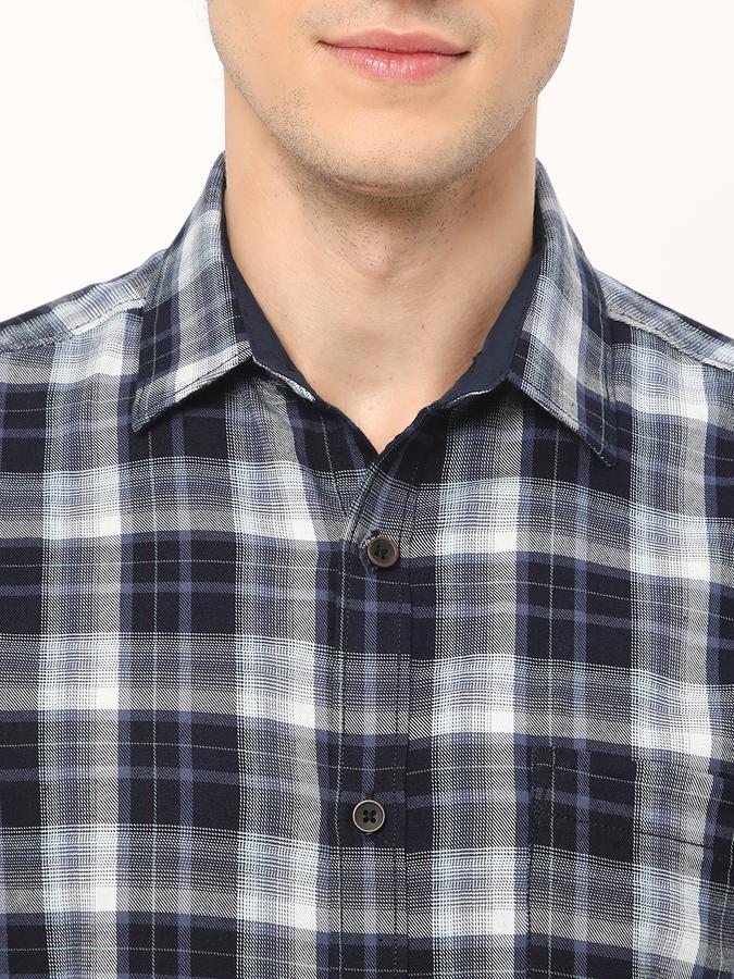 Men Regular Fit Cutaway Collar Shirt image number 3