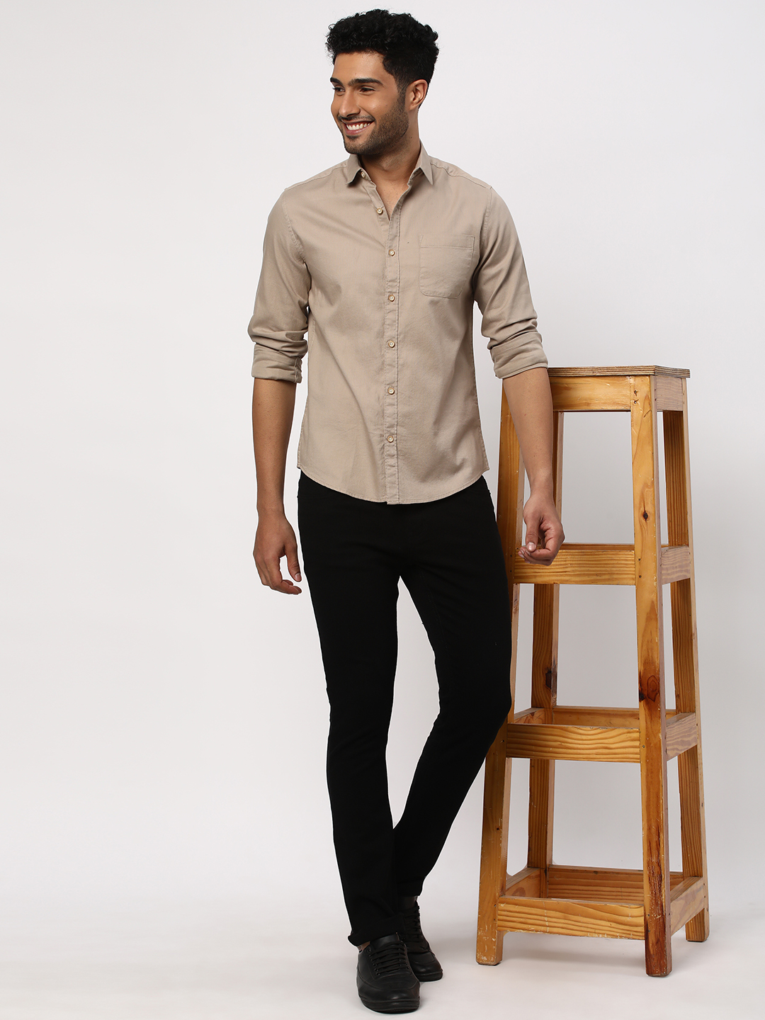 Spread-Collar Shirt with Full Sleeves image number 1