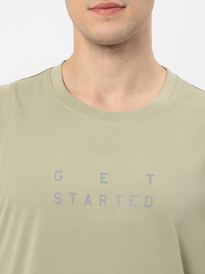 Men Typographic Print Round-Neck Sleeveless Vest image number 3