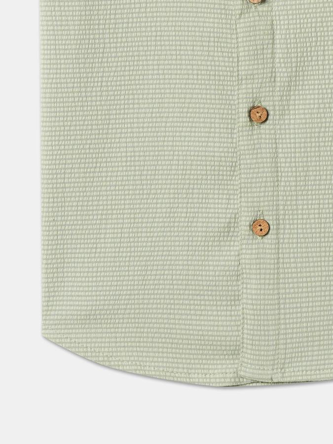 Boys Solid Casual Shirt image number 3