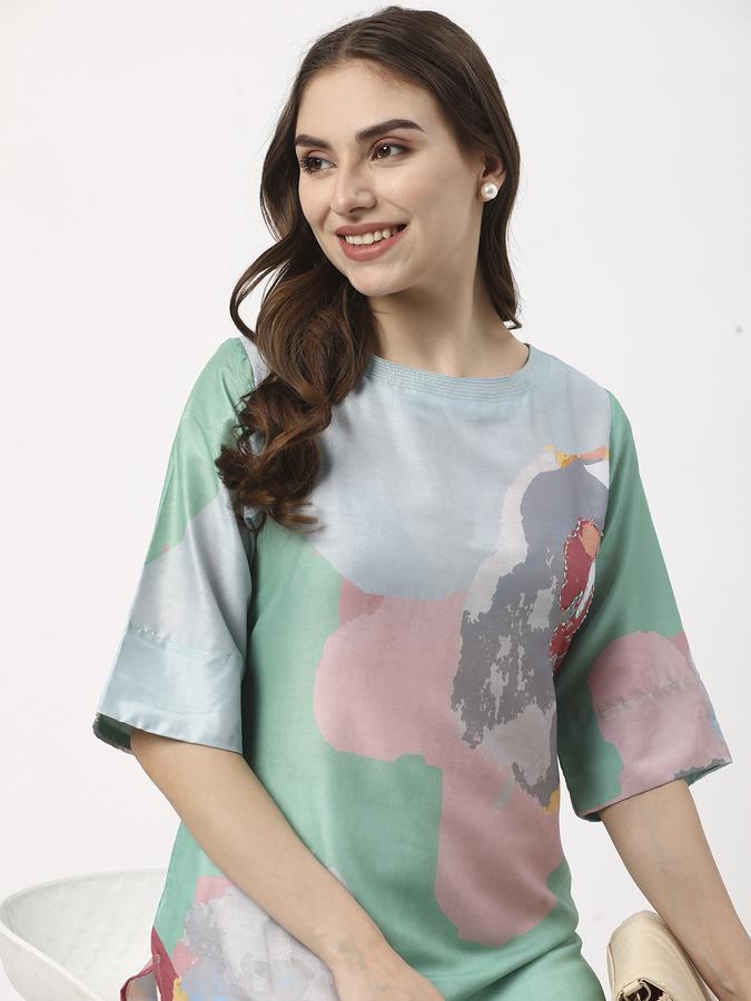 Women Rayon Regular Fit Round Neck Printed Kurta