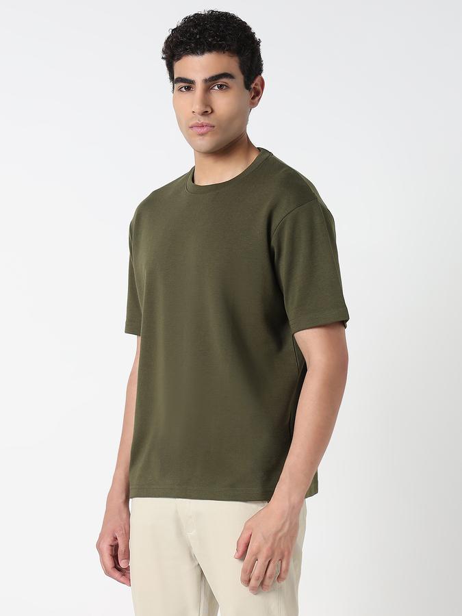 Solid Men Round Neck T-Shirt image number 2