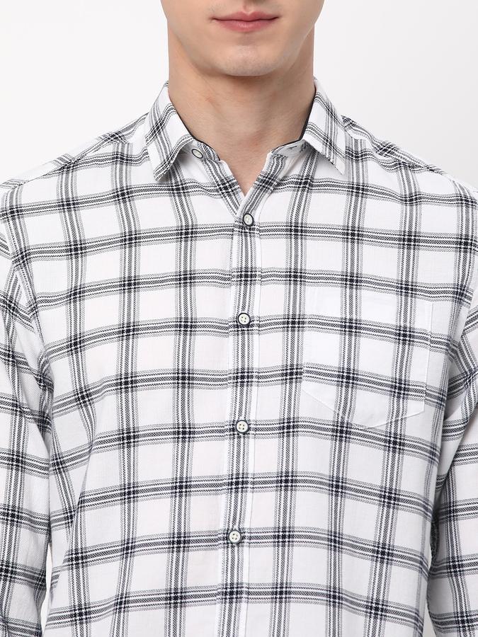 Men Checked Regular Fit Shirt with Patch Pocket image number 3