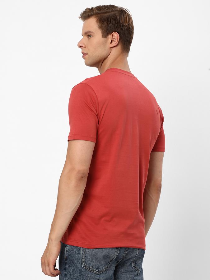 Men Typographic Print Crew-Neck T-Shirt image number 2